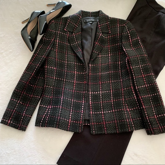Kasper Jackets & Blazers - Kasper black and pink boucle jacket. Size 6P.